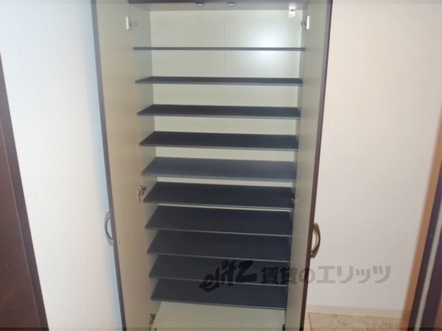 収納　大きな下駄箱