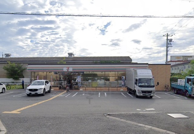 コンビニ　セブンイレブン　豊中利倉東2丁目店（コンビニ）まで504m