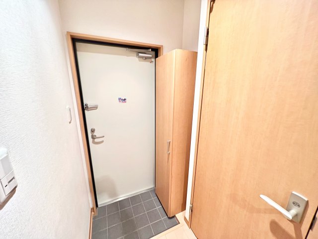 玄関　※別部屋参考写真