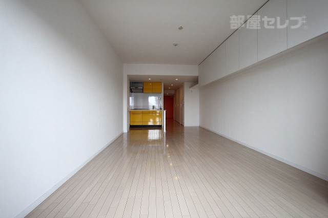 居室・リビング　日当たり良好　天吊り収納