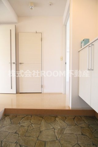 エントランス　落ち着いたエントランスです