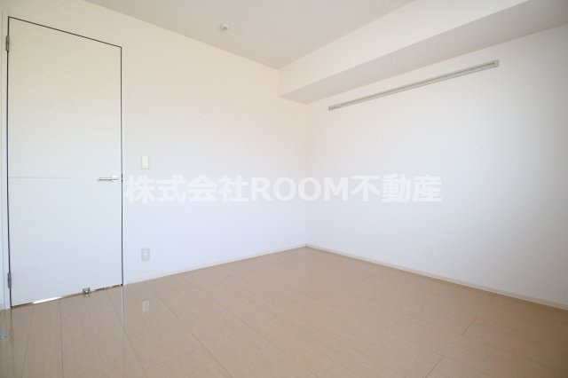 その他部屋・スペース　落ち着いた色調の寝室です