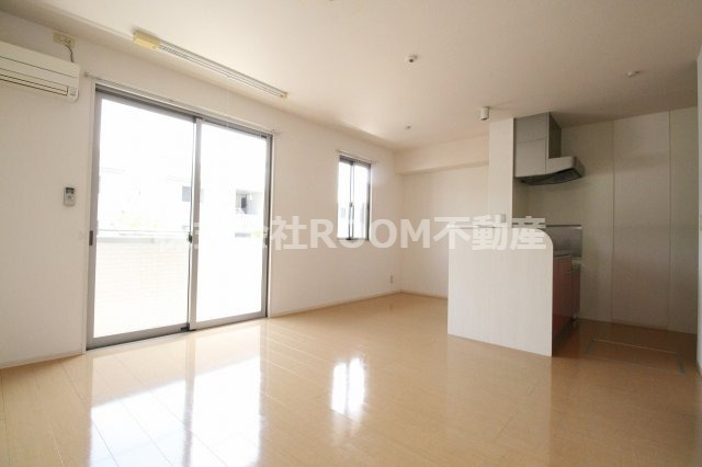 居室・リビング　こちらのリビングで趣味の時間をお楽しみください