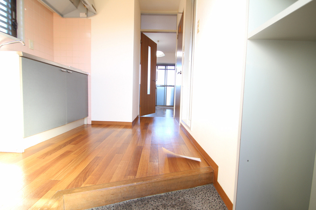 玄関　※別室の参考写真の為、現況優先です。