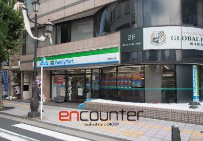 コンビニ　ファミリーマート中野南口店（コンビニ）まで560m