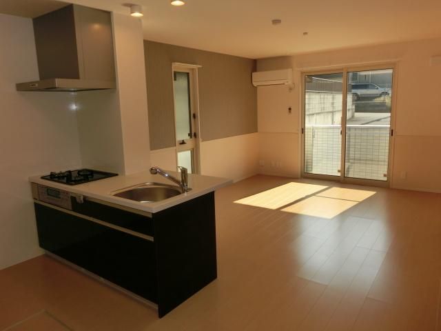 キッチン　広々としたリビング