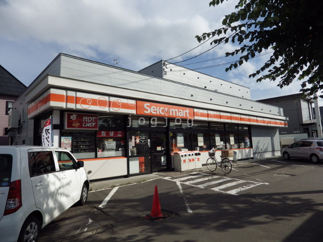 コンビニ　セイコーマート真栄店（コンビニ）まで1207m