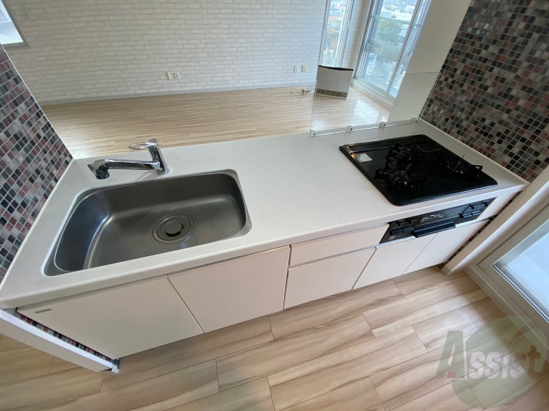 キッチン　３口システムキッチンですのですぐにお料理に使えます！