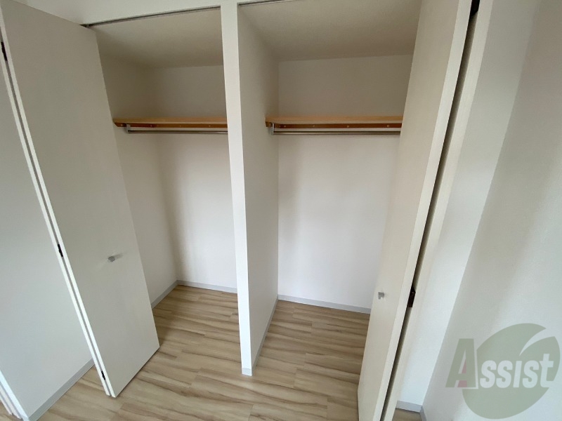 収納　クローゼットは奥行きもあり、荷物が多い方でも安心です。