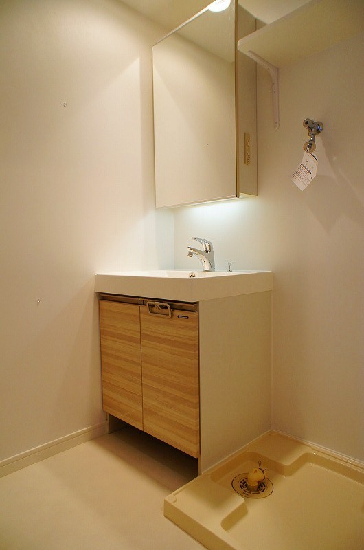 洗面設備　ゆったりとスペースのある洗面所