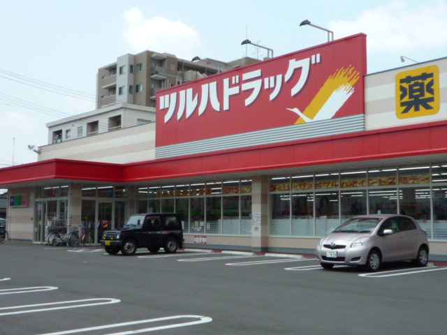 ドラックストア　調剤薬局ツルハドラッグ小鶴新田店（ドラッグストア）まで970m