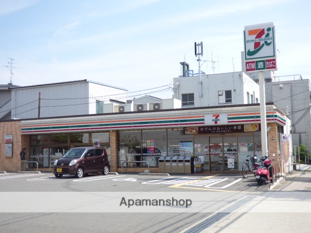 コンビニ　セブンイレブン（コンビニ）まで550m