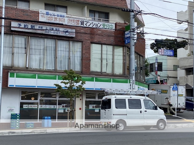 コンビニ　ファミリーマート（コンビニ）まで46m