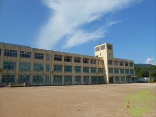 中学校　神戸市立山田中学校（中学校）まで786m