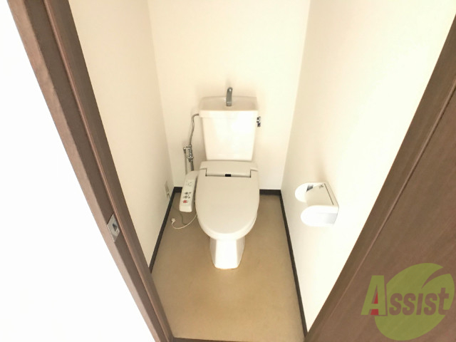 トイレ　ウォシュレット機能がついたトイレです。安心して使用できます。