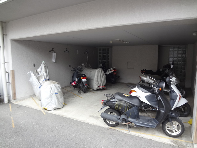 その他　バイク置場（有料）