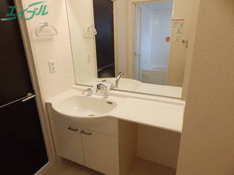 洗面設備　同型参考写真