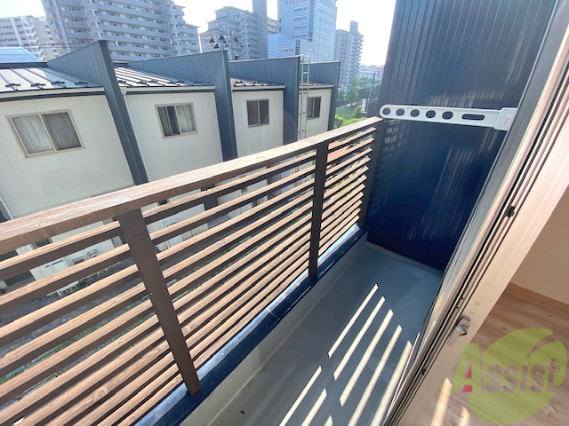 バルコニー　バルコニーも南側でお洗濯がはかどりそうですね