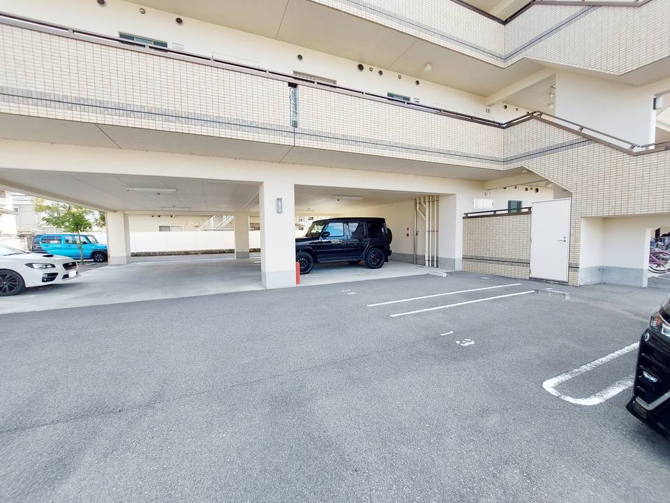 駐車場　駐車場