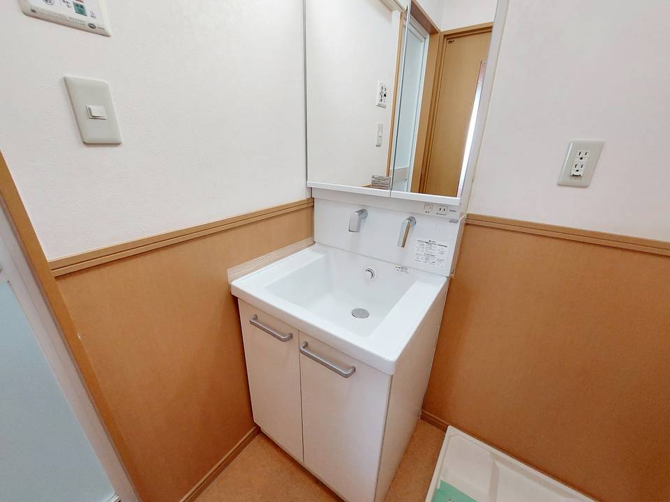 洗面設備　シャワー付洗面化粧台