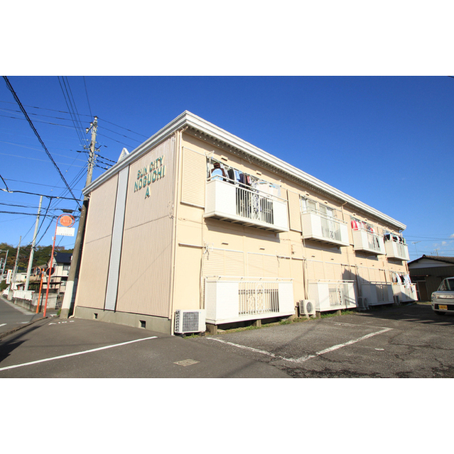 建物外観　（ショッピングセンターまで歩いて５分）