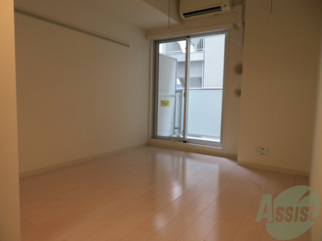 居室・リビング　１人で広々使える７．４畳のお部屋です