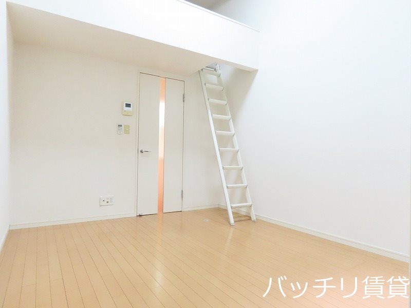 居室・リビング　別号室タイプの為、現状を優先致します。