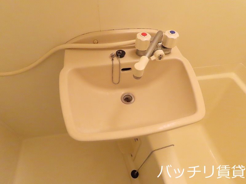 洗面設備　別号室タイプの為、現状を優先致します。