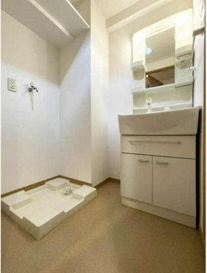 洗面設備　写真は別のお部屋のものになります。