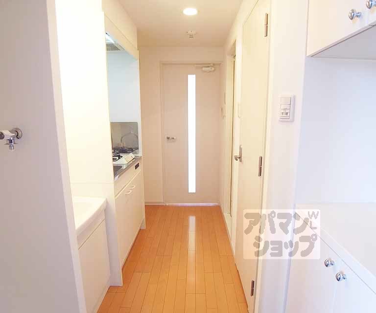 その他部屋・スペース　玄関からの廊下です。