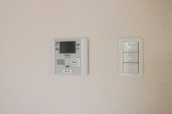 セキュリティ　オートロックのTVモニター付インターホンです。