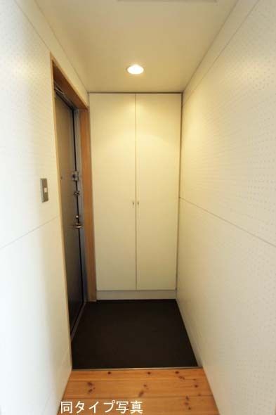 玄関　■モニタ付インターホン■ディンプルキー■2重鍵■ダウンライト