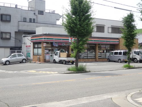 コンビニ　セブン－イレブン宝塚泉町店（コンビニ）まで100m