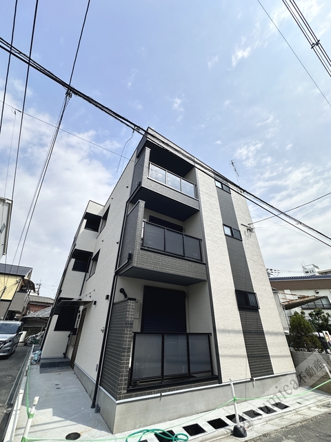 建物外観　メーカー施工・１フロア２戸設計♪♪
