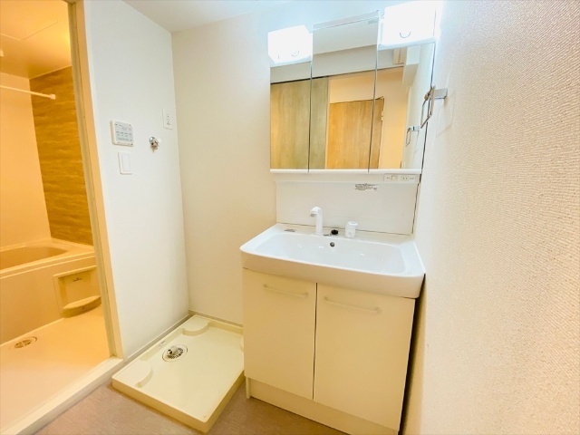 洗面設備　同タイプの建物内装写真転載