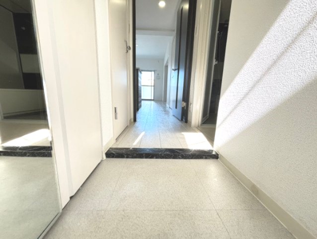 玄関　詳細は、RISUMO江坂本店までお問合せください♪