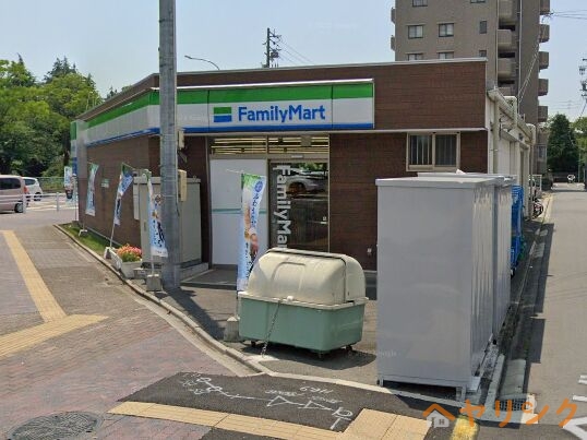 コンビニ　ファミリーマート金城一丁目店（コンビニ）まで595m