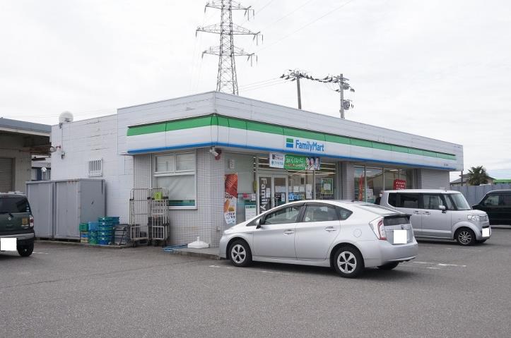 コンビニ　ファミリーマート（コンビニ）まで317m