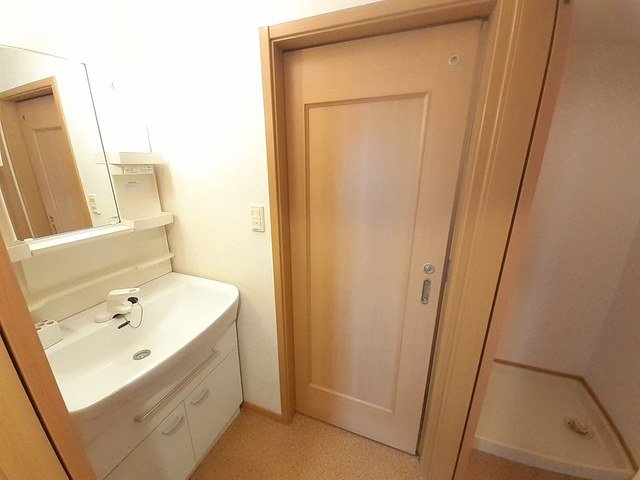 洗面設備　コンパクトで使いやすい洗面所