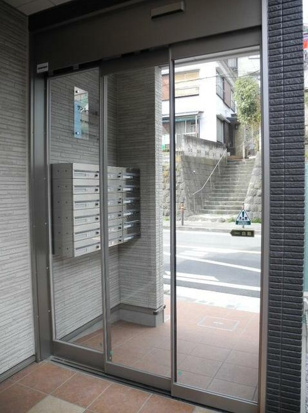 エントランス　管理の行き届いたエントランスです♪