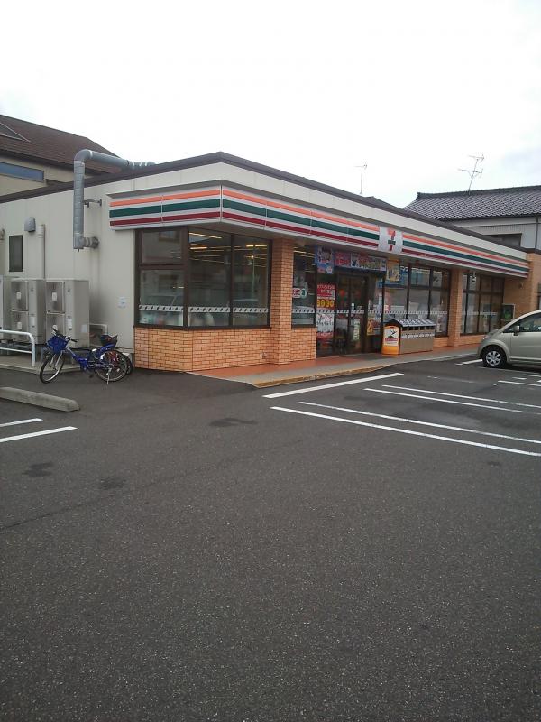 コンビニ　セブンイレブン新潟東明1丁目店（コンビニ）まで979m