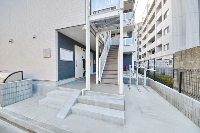 エントランス　★見学希望等はタウンハウジング中央林間店までお気軽に♪★