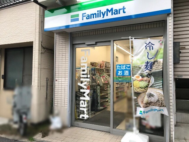 コンビニ　ファミリーマート横浜石川町店（コンビニ）まで270m