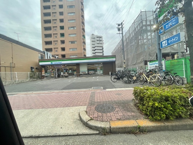 コンビニ　ファミリーマート（コンビニ）まで180m