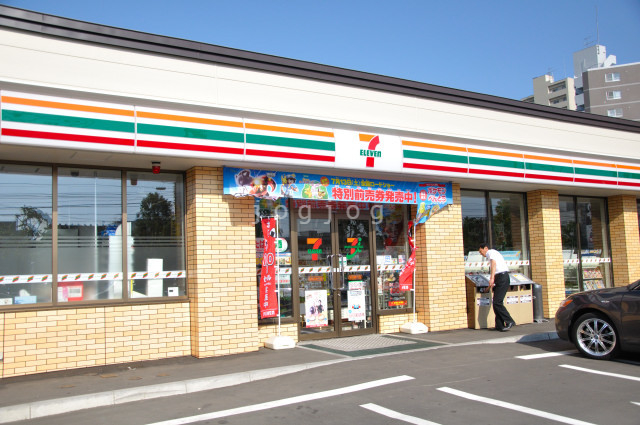 コンビニ　セブンイレブン札幌北18条東15丁目店（コンビニ）まで399m