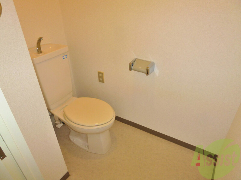 トイレ　とっても広いトイレです。すっきり清潔感もありお掃除もラクラク