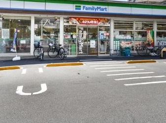 コンビニ　ファミリーマート（コンビニ）まで230m