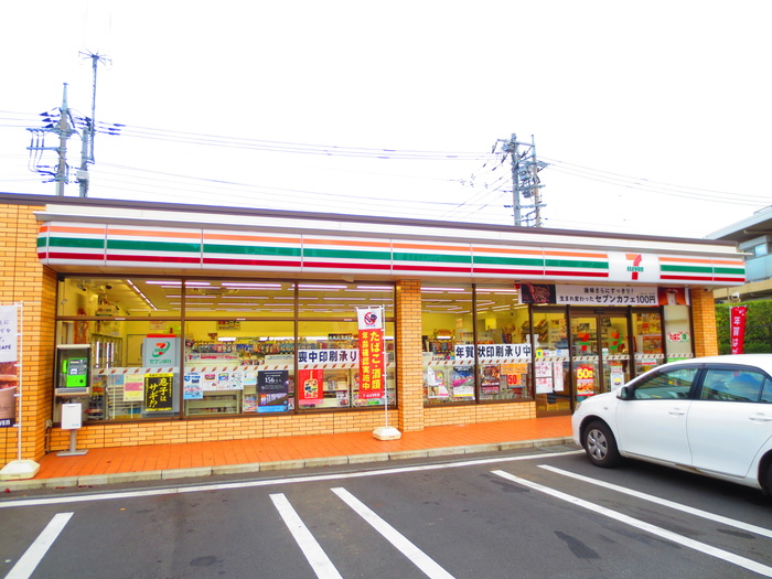 コンビニ　セブンイレブン（コンビニ）まで300m