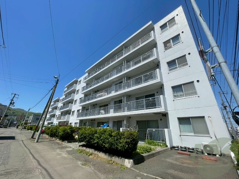 建物外観　札幌市中央区南二十二条西「クレストヒルズ山鼻」