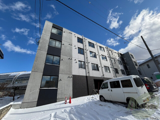 建物外観　札幌市豊平区平岸３条「Ｓａｌｕｔｅ南平岸」
